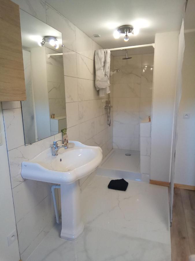 Logement De Charme Coinches Екстериор снимка