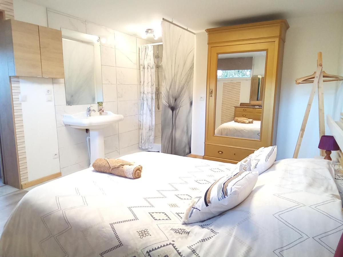 Logement De Charme Coinches Екстериор снимка